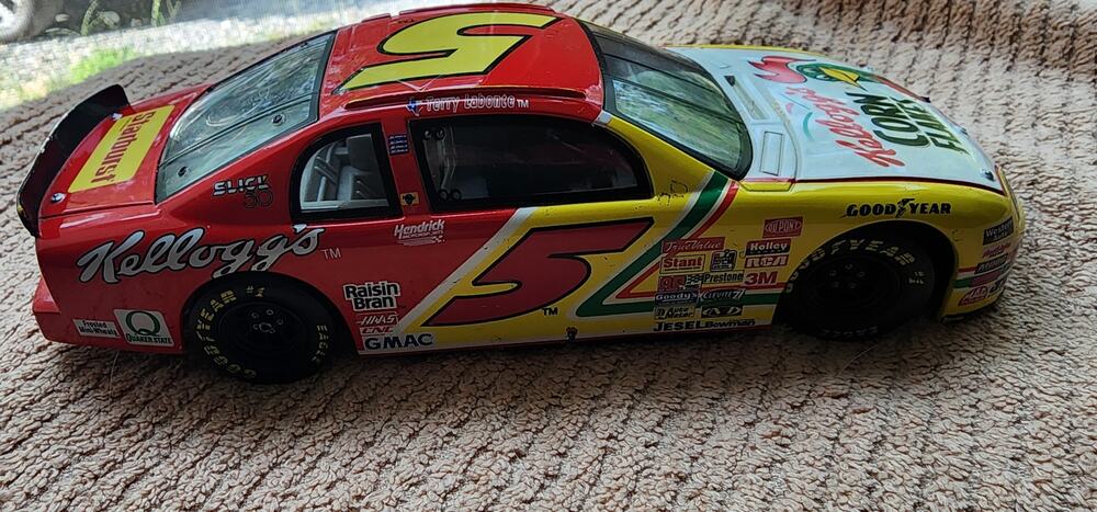 199 Revell TerryLabonte #5 Kellogg's Corn Flakes 1:24NASCAR Diecast Car/FairUsed